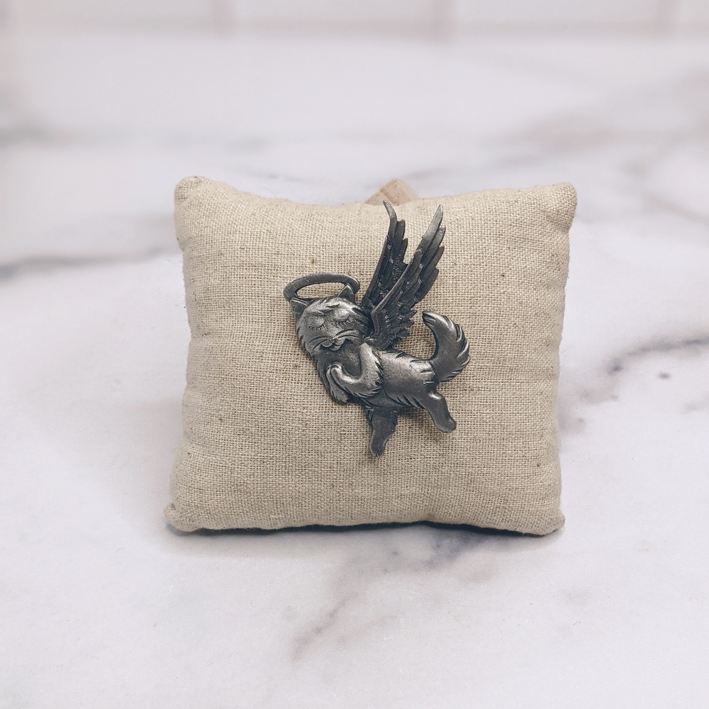 Vintage pewter angle kitty cat brooch